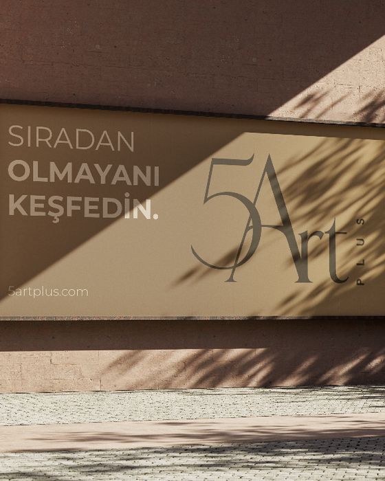 5 Art Plus billboard